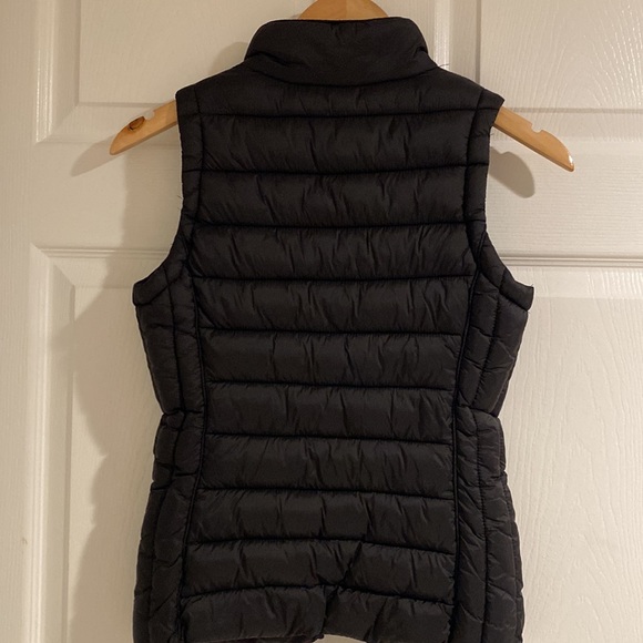 Puffer vest in black size small - Picture 4 of 5